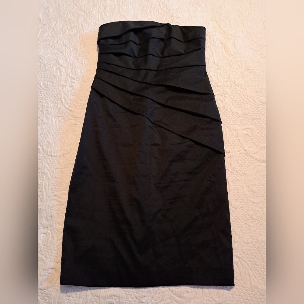 White House Black market women's little black dress size tag removed, defect
